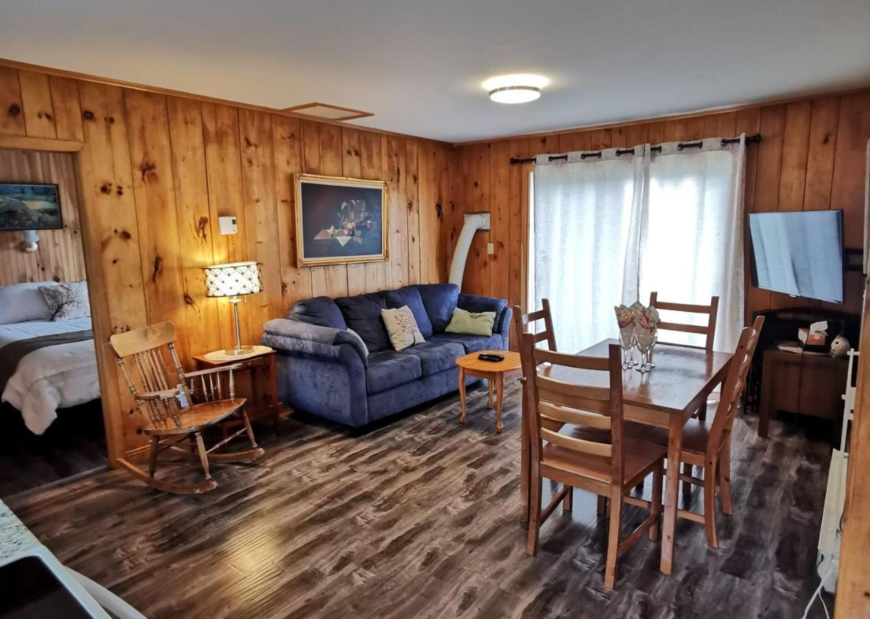 Knotty Pine Cottages, Suites & Motel Rooms 인고니시 외부 사진