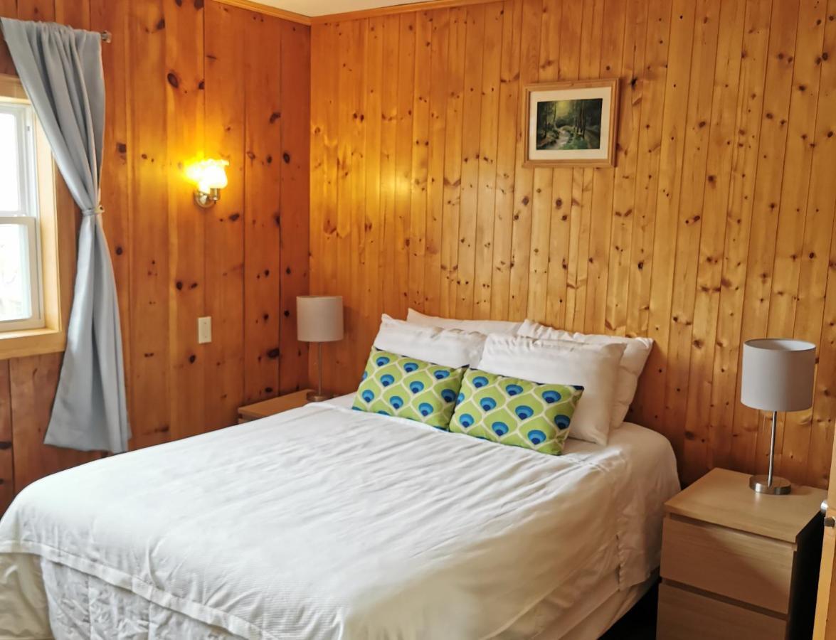 Knotty Pine Cottages, Suites & Motel Rooms 인고니시 외부 사진