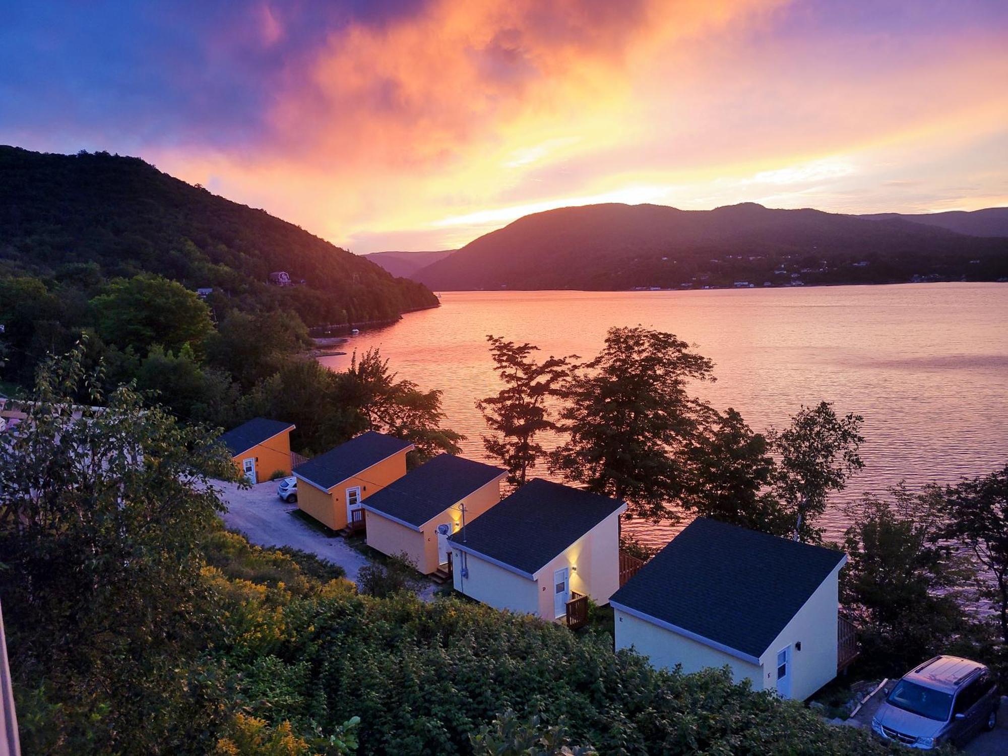Knotty Pine Cottages, Suites & Motel Rooms 인고니시 외부 사진