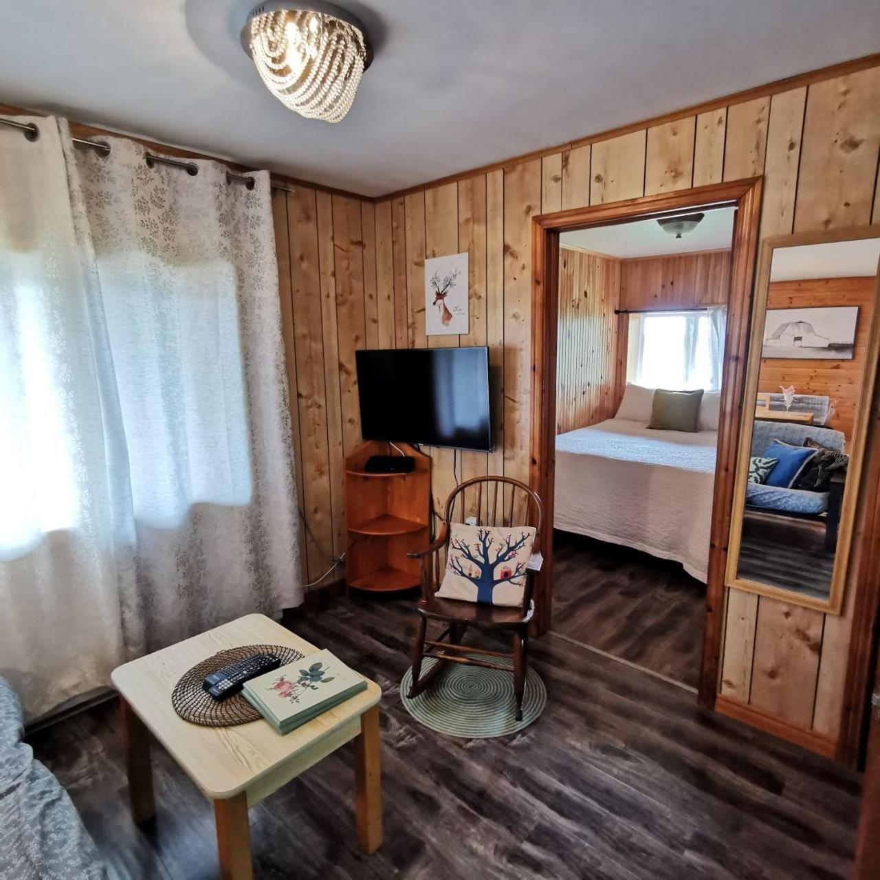 Knotty Pine Cottages, Suites & Motel Rooms 인고니시 객실 사진