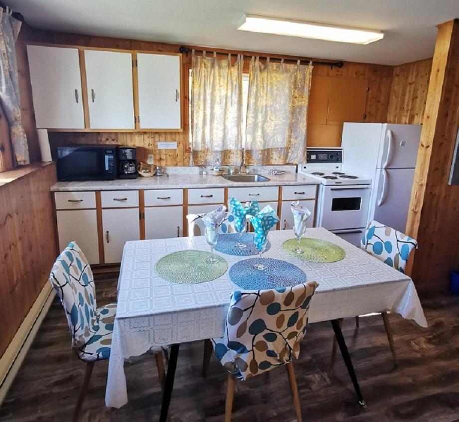 Knotty Pine Cottages, Suites & Motel Rooms 인고니시 외부 사진