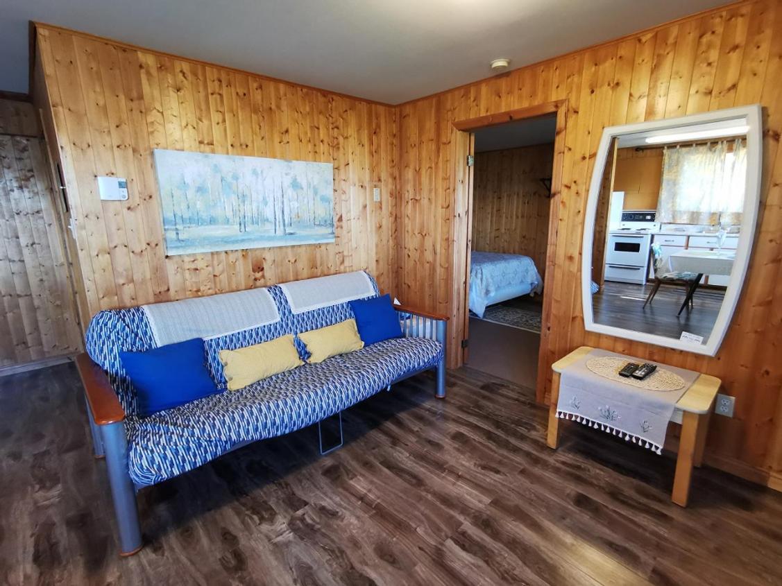 Knotty Pine Cottages, Suites & Motel Rooms 인고니시 외부 사진