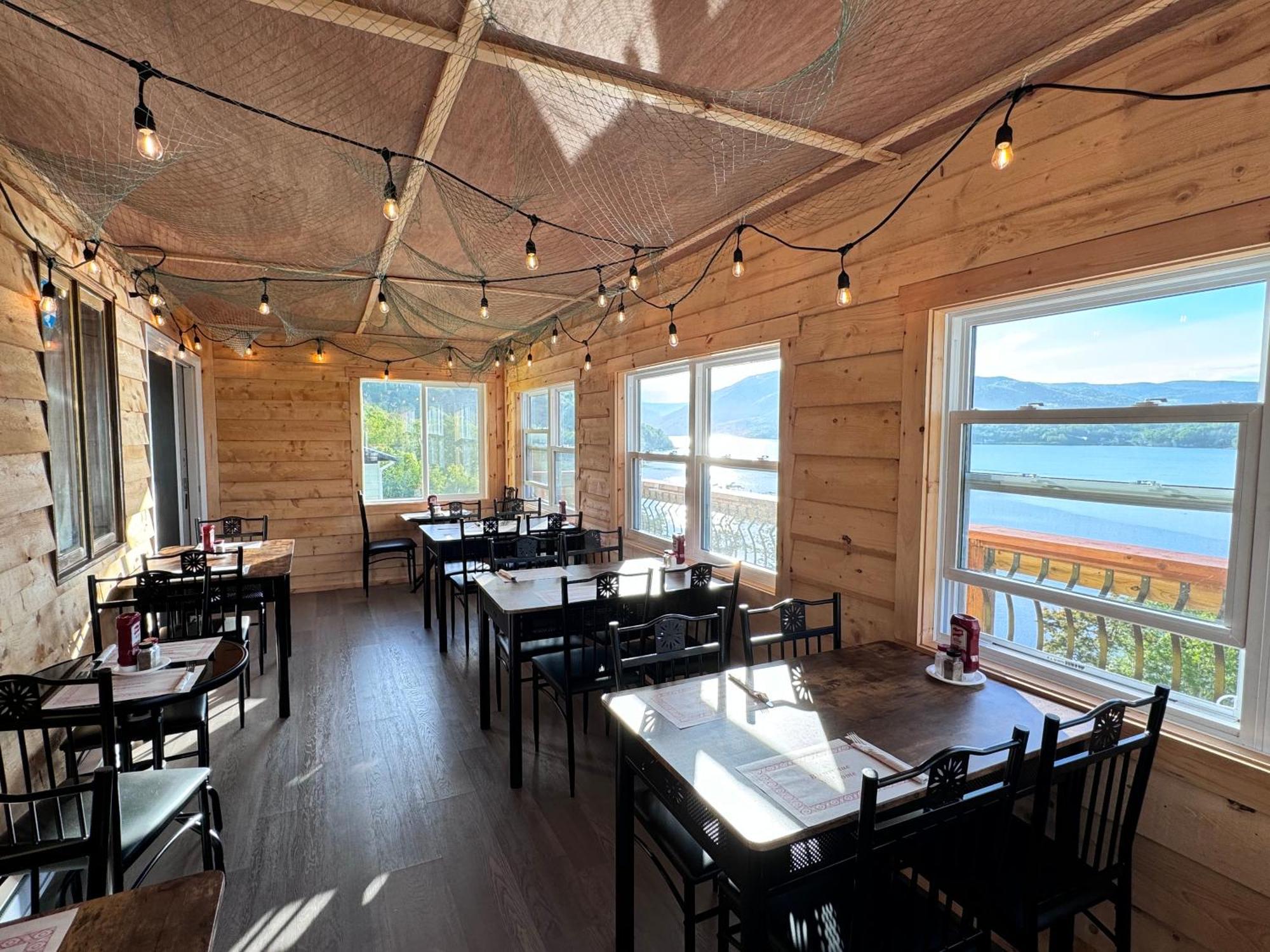 Knotty Pine Cottages, Suites & Motel Rooms 인고니시 외부 사진