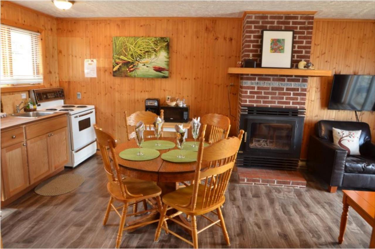 Knotty Pine Cottages, Suites & Motel Rooms 인고니시 외부 사진