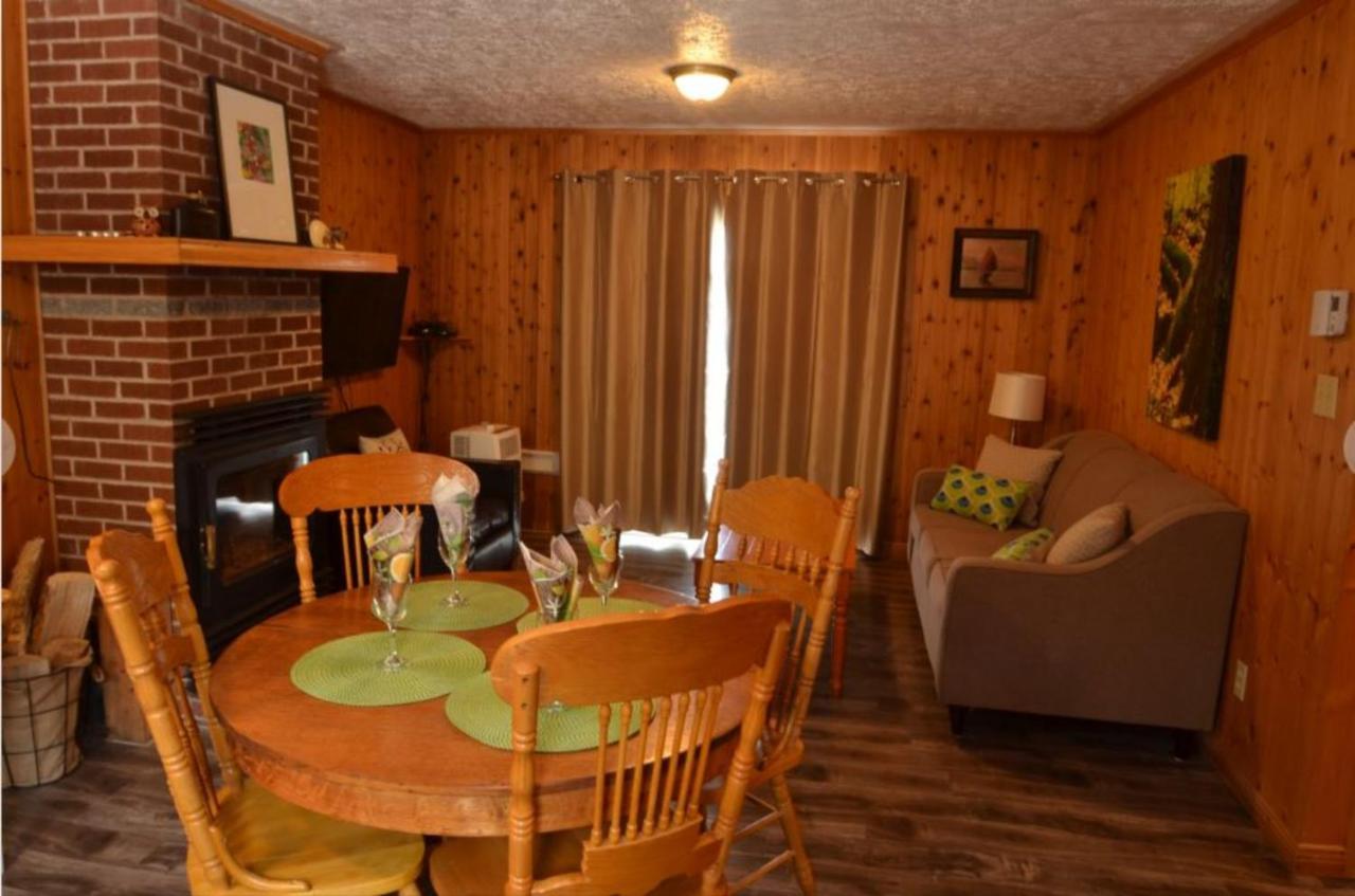 Knotty Pine Cottages, Suites & Motel Rooms 인고니시 외부 사진
