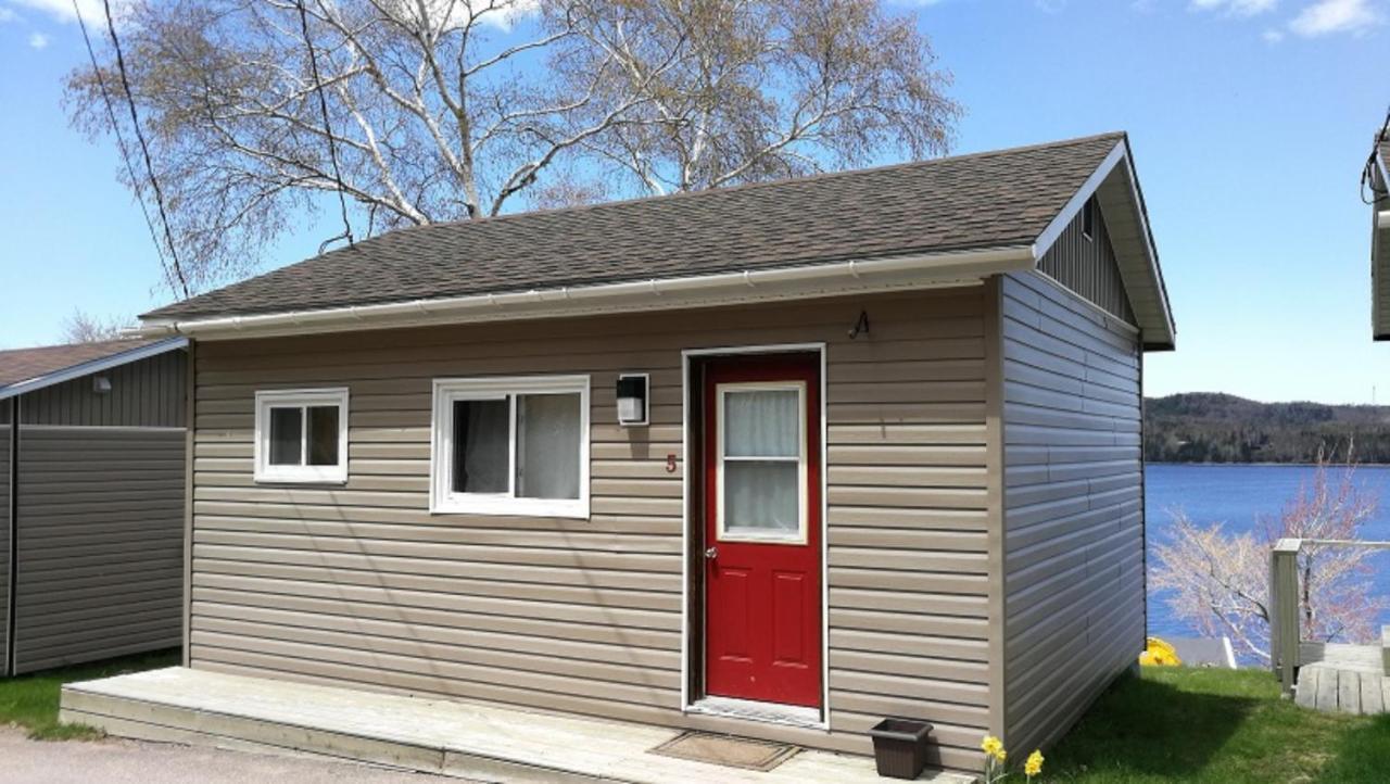 Knotty Pine Cottages, Suites & Motel Rooms 인고니시 외부 사진