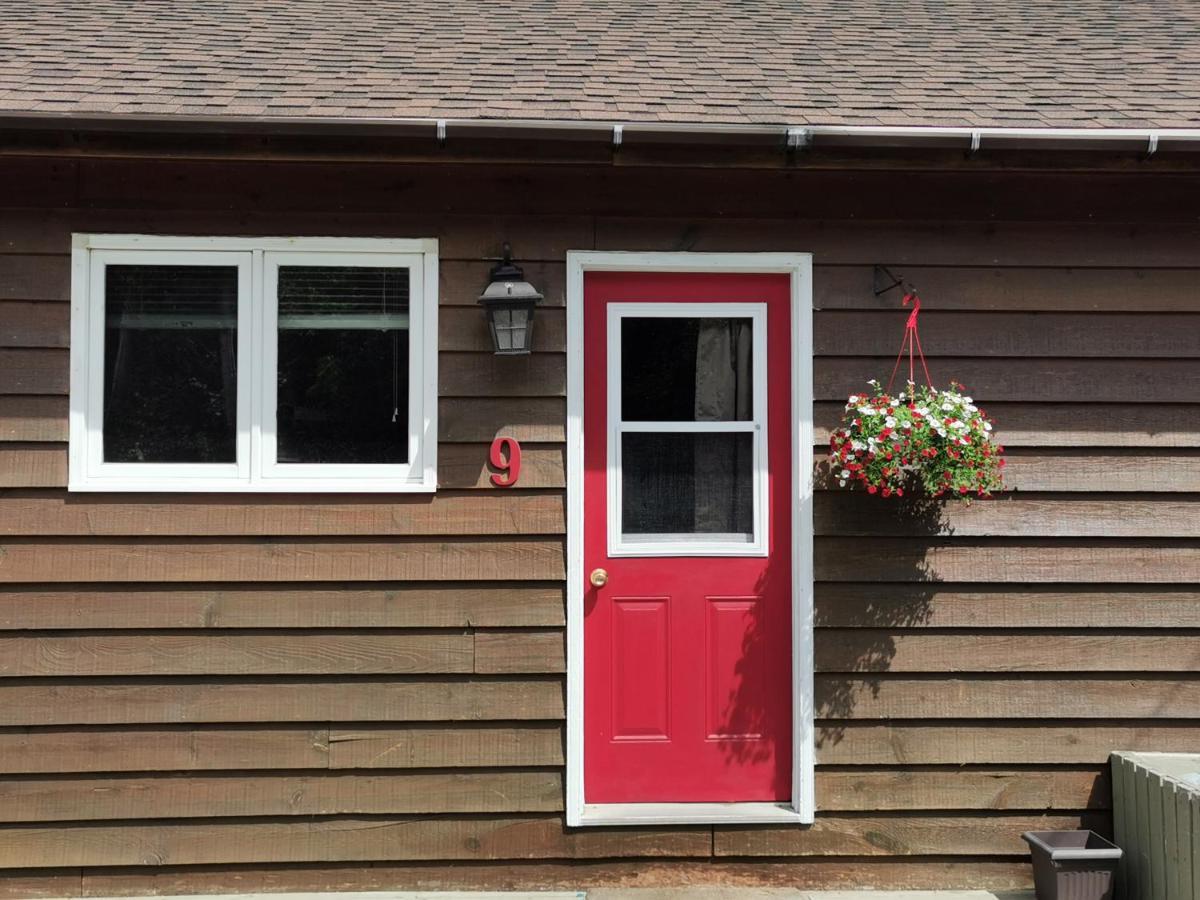 Knotty Pine Cottages, Suites & Motel Rooms 인고니시 외부 사진